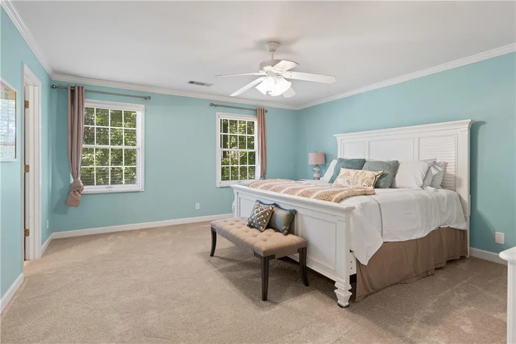 Large Bedroom with En-suite Bathroom