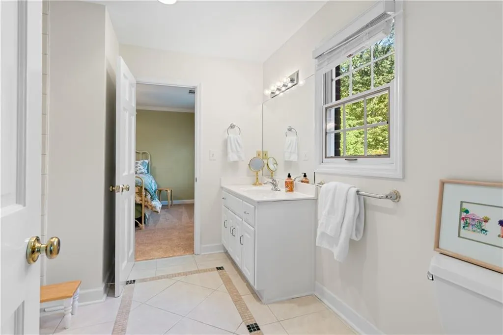 Jack n Jill Bathroom