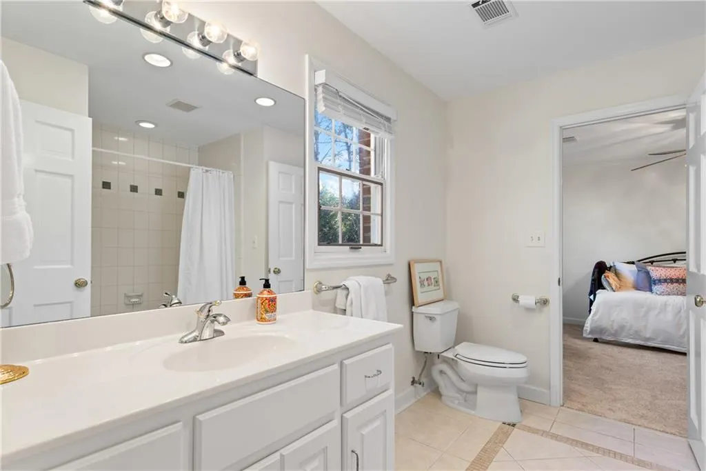 Jack n Jill Bathroom