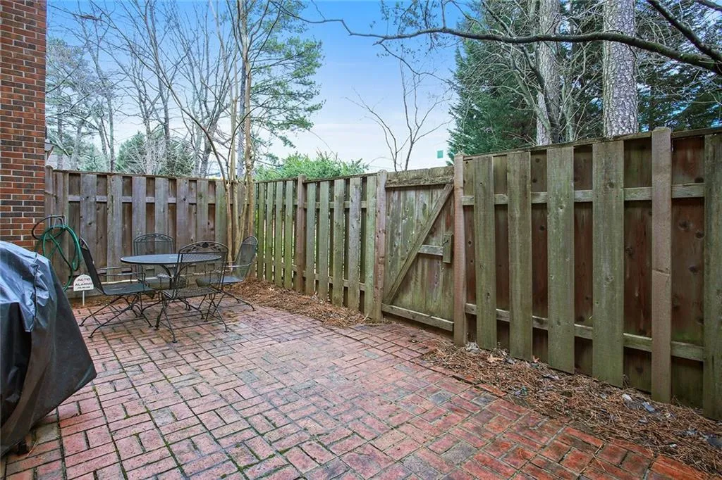 480 The North Chace, Sandy Springs, Georgia 30328, 3 Bedrooms Bedrooms, ,2 BathroomsBathrooms,Residential,Sold,480 The North Chace,5632443