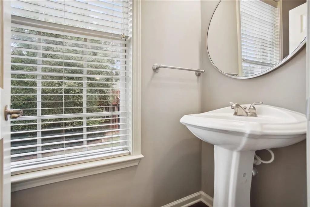 7896 Kiverton Place, Sandy Springs, Georgia 30350, 3 Bedrooms Bedrooms, ,3 BathroomsBathrooms,Residential,Sold,7896 Kiverton Place,7100833