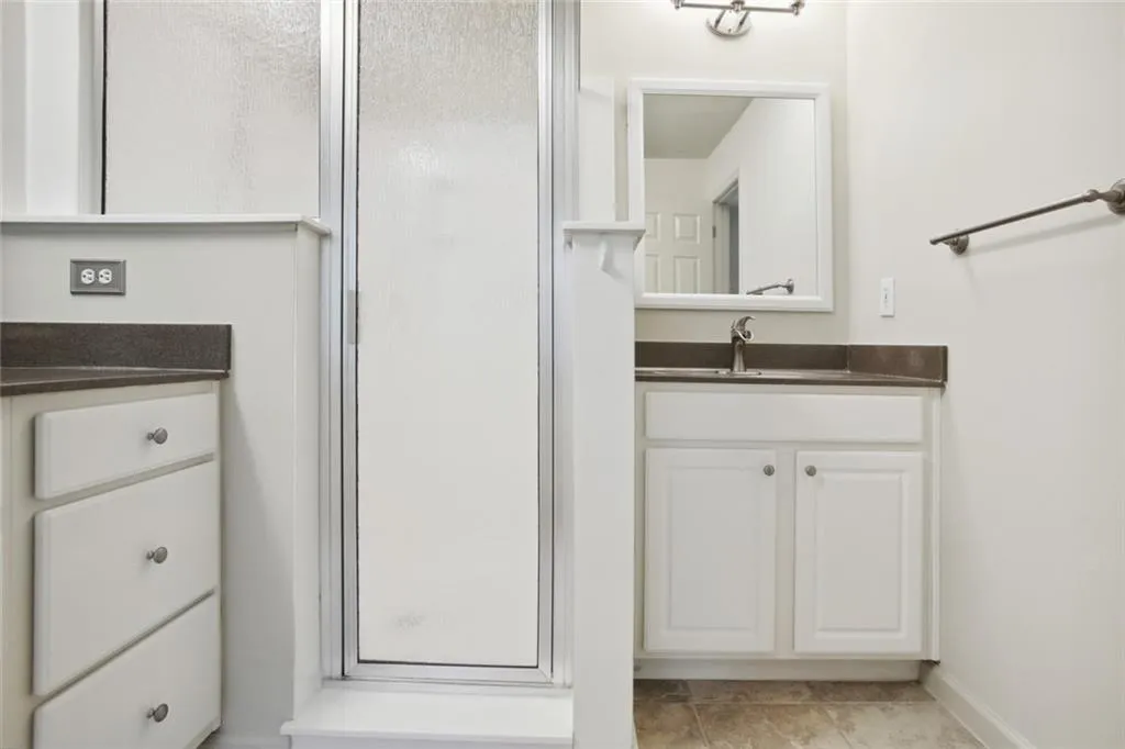 7896 Kiverton Place, Sandy Springs, Georgia 30350, 3 Bedrooms Bedrooms, ,3 BathroomsBathrooms,Residential,Sold,7896 Kiverton Place,7100833