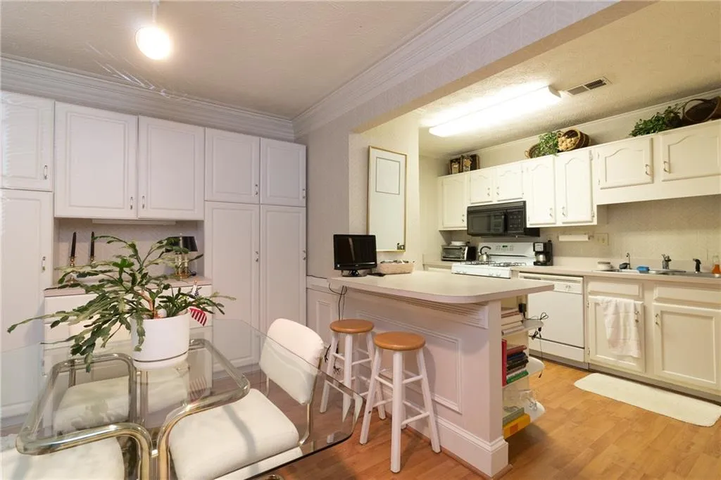 1142 Pitts Road Unit None, Sandy Springs, Georgia 30350, 2 Bedrooms Bedrooms, ,2 BathroomsBathrooms,Residential,Sold,1142 Pitts Road Unit None,5700293