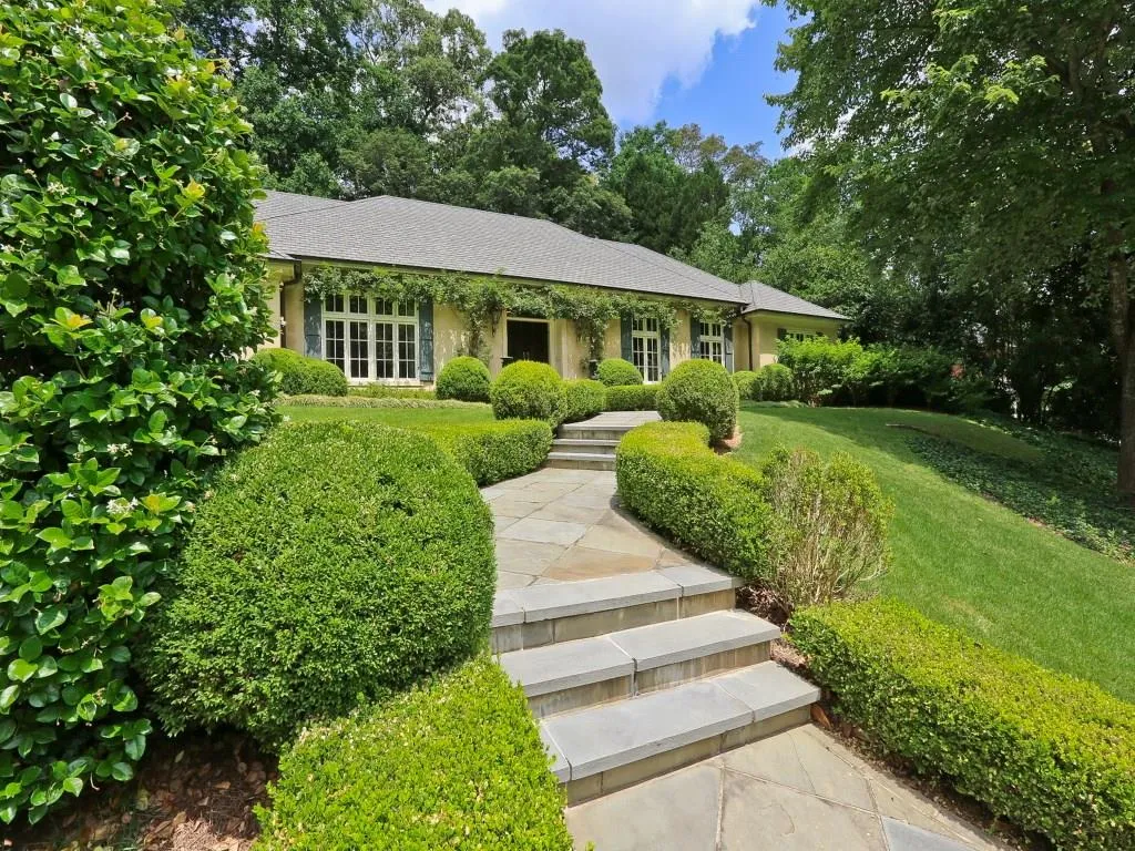 3417 W Paces Ferry Court Nw, Atlanta, Georgia 30327, 4 Bedrooms Bedrooms, ,3 BathroomsBathrooms,Residential,Sold,3417 W Paces Ferry Court Nw,5550090