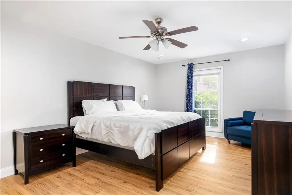 6851 Roswell Road Unit Q12, Atlanta, Georgia 30328, 3 Bedrooms Bedrooms, ,2 BathroomsBathrooms,Residential,Sold,6851 Roswell Road Unit Q12,6940725