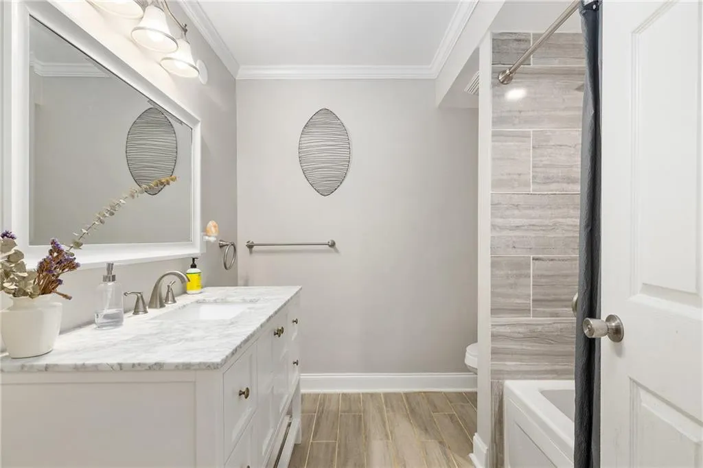 6851 Roswell Road Unit Q12, Atlanta, Georgia 30328, 3 Bedrooms Bedrooms, ,2 BathroomsBathrooms,Residential,Sold,6851 Roswell Road Unit Q12,6940725