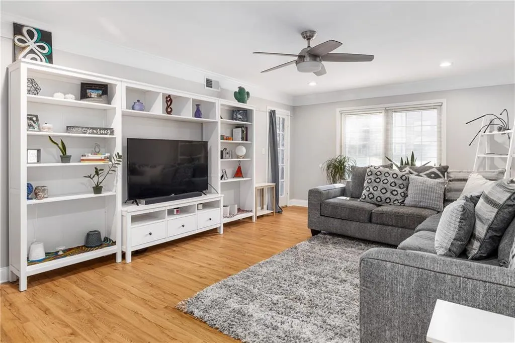 6851 Roswell Road Unit Q12, Atlanta, Georgia 30328, 3 Bedrooms Bedrooms, ,2 BathroomsBathrooms,Residential,Sold,6851 Roswell Road Unit Q12,6940725