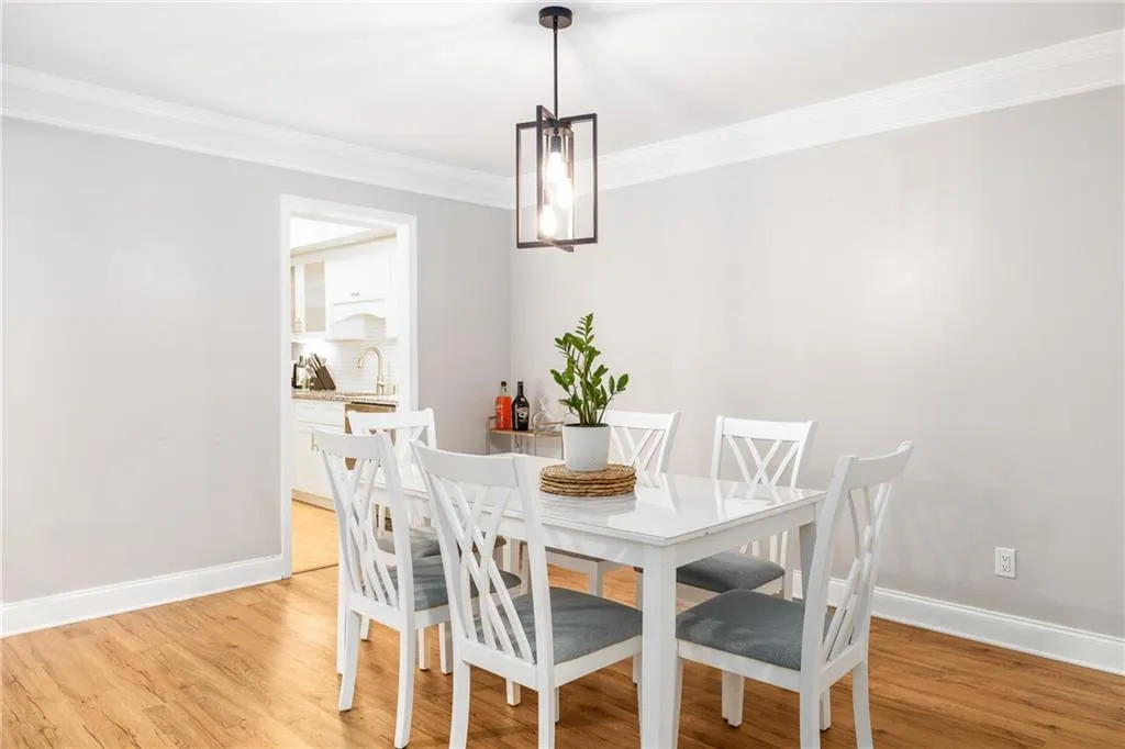 6851 Roswell Road Unit Q12, Atlanta, Georgia 30328, 3 Bedrooms Bedrooms, ,2 BathroomsBathrooms,Residential,Sold,6851 Roswell Road Unit Q12,6940725