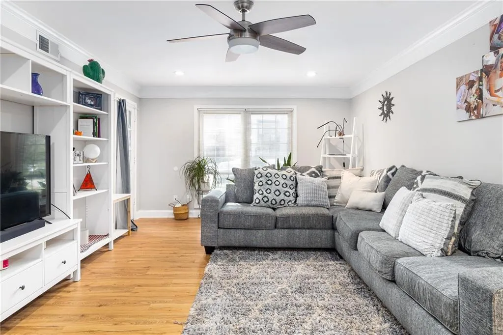 6851 Roswell Road Unit Q12, Atlanta, Georgia 30328, 3 Bedrooms Bedrooms, ,2 BathroomsBathrooms,Residential,Sold,6851 Roswell Road Unit Q12,6940725
