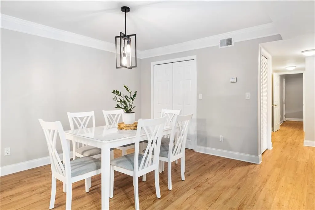6851 Roswell Road Unit Q12, Atlanta, Georgia 30328, 3 Bedrooms Bedrooms, ,2 BathroomsBathrooms,Residential,Sold,6851 Roswell Road Unit Q12,6940725