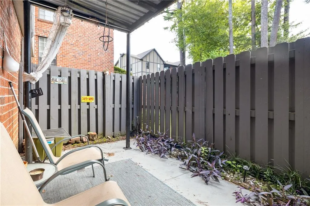 6851 Roswell Road Unit Q12, Atlanta, Georgia 30328, 3 Bedrooms Bedrooms, ,2 BathroomsBathrooms,Residential,Sold,6851 Roswell Road Unit Q12,6940725