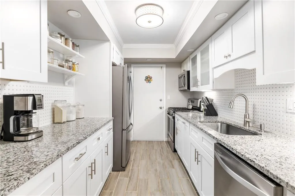 6851 Roswell Road Unit Q12, Atlanta, Georgia 30328, 3 Bedrooms Bedrooms, ,2 BathroomsBathrooms,Residential,Sold,6851 Roswell Road Unit Q12,6940725