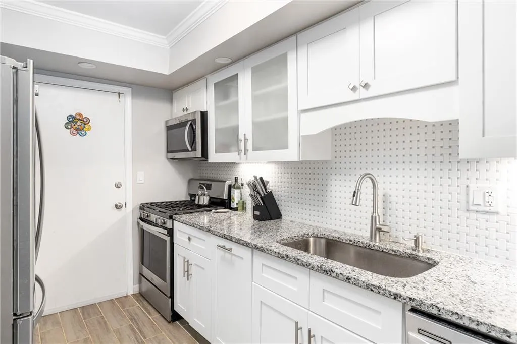 6851 Roswell Road Unit Q12, Atlanta, Georgia 30328, 3 Bedrooms Bedrooms, ,2 BathroomsBathrooms,Residential,Sold,6851 Roswell Road Unit Q12,6940725