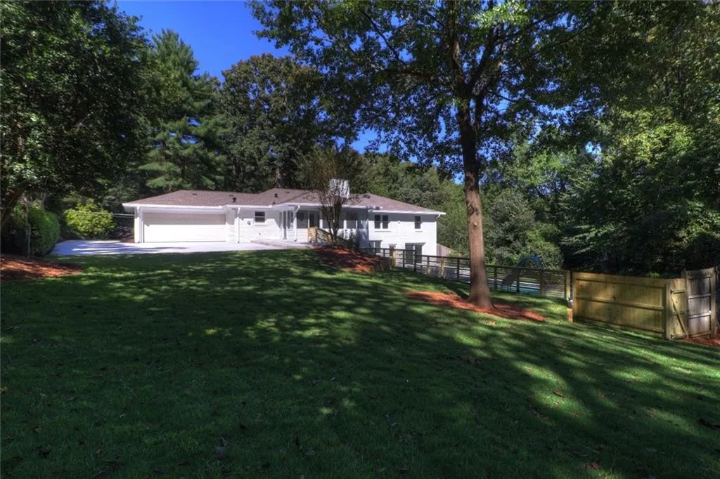 265 Beachland Drive, Sandy Springs, Georgia 30342, 4 Bedrooms Bedrooms, ,3 BathroomsBathrooms,Residential,Sold,265 Beachland Drive,6790131