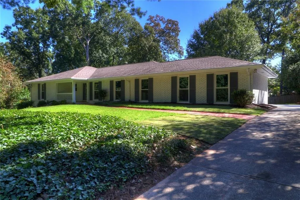 265 Beachland Drive, Sandy Springs, Georgia 30342, 4 Bedrooms Bedrooms, ,3 BathroomsBathrooms,Residential,Sold,265 Beachland Drive,6790131