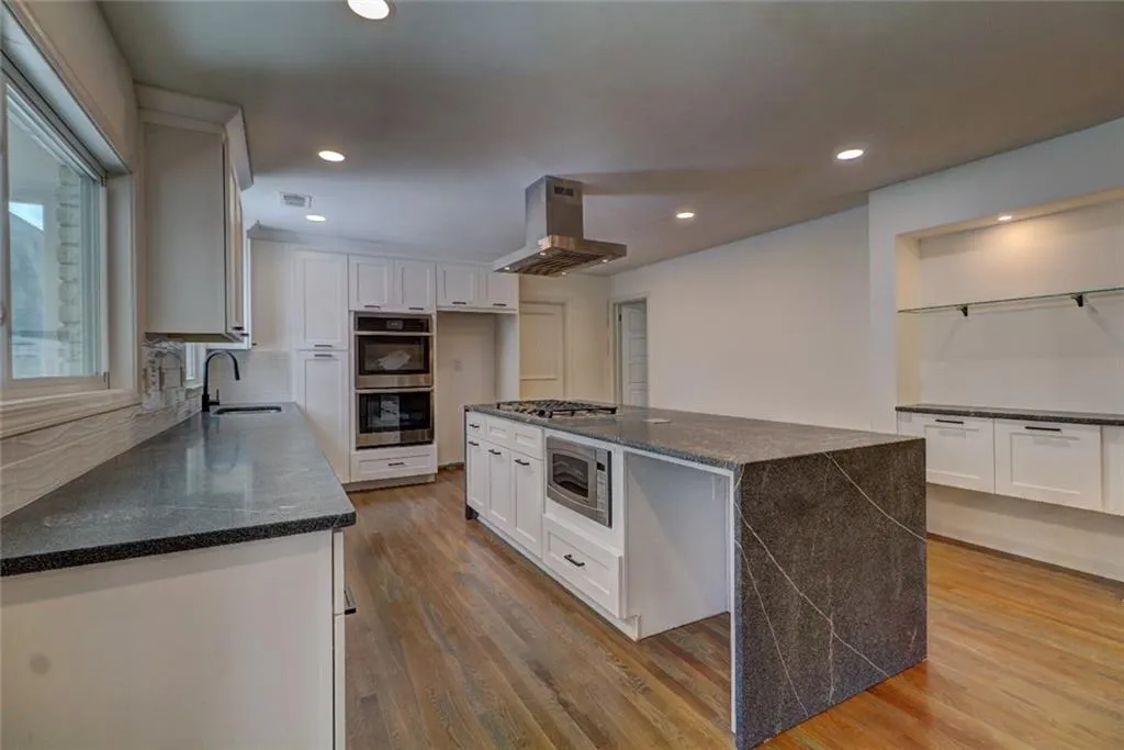 265 Beachland Drive, Sandy Springs, Georgia 30342, 4 Bedrooms Bedrooms, ,3 BathroomsBathrooms,Residential,Sold,265 Beachland Drive,6790131