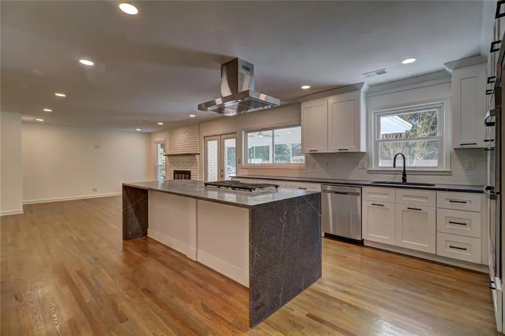 265 Beachland Drive, Sandy Springs, Georgia 30342, 4 Bedrooms Bedrooms, ,3 BathroomsBathrooms,Residential,Sold,265 Beachland Drive,6790131