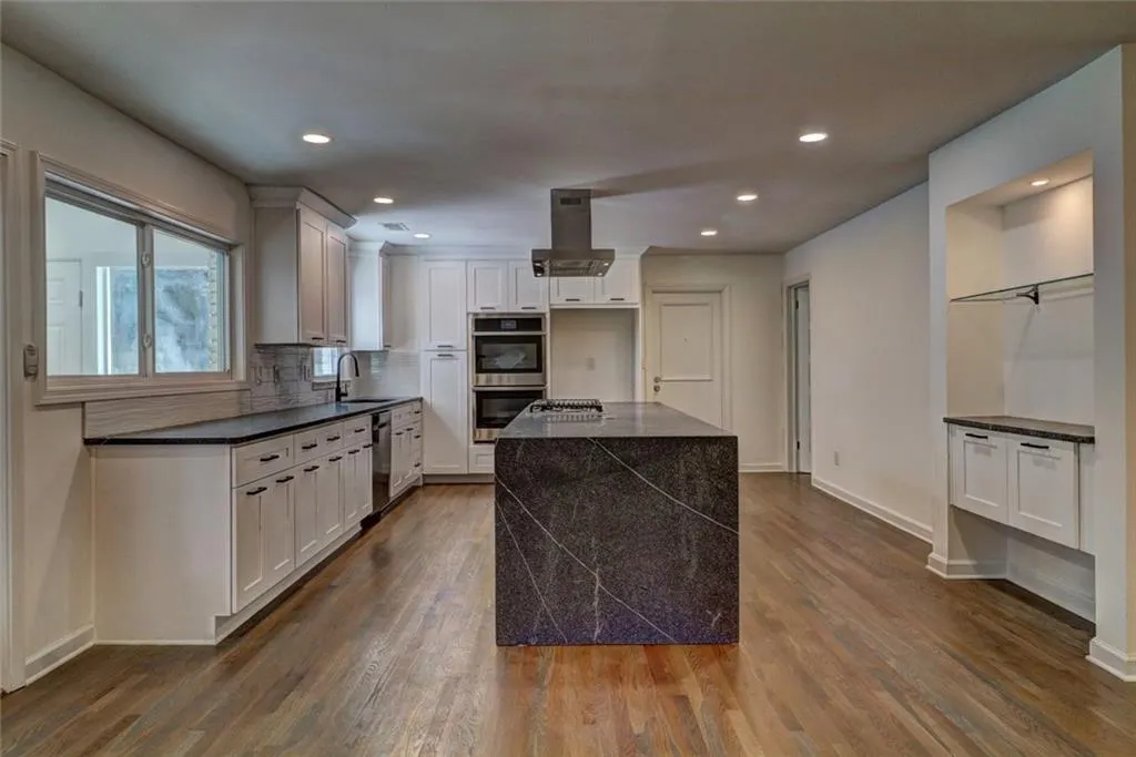 265 Beachland Drive, Sandy Springs, Georgia 30342, 4 Bedrooms Bedrooms, ,3 BathroomsBathrooms,Residential,Sold,265 Beachland Drive,6790131