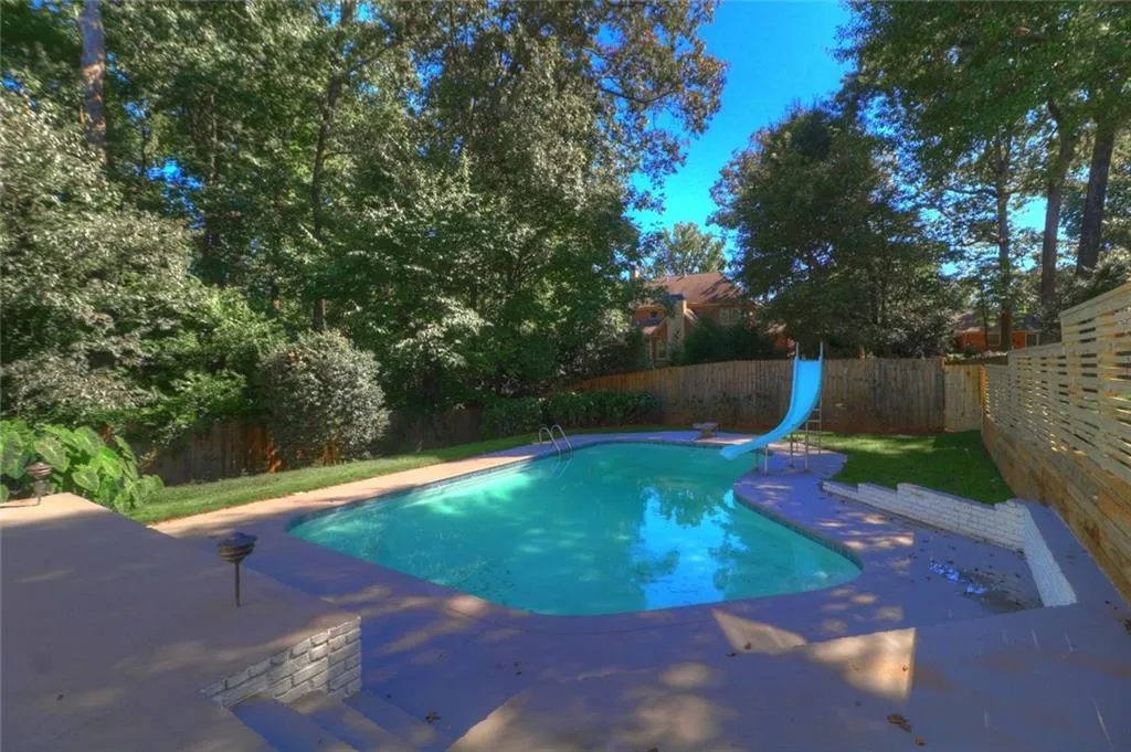 265 Beachland Drive, Sandy Springs, Georgia 30342, 4 Bedrooms Bedrooms, ,3 BathroomsBathrooms,Residential,Sold,265 Beachland Drive,6790131