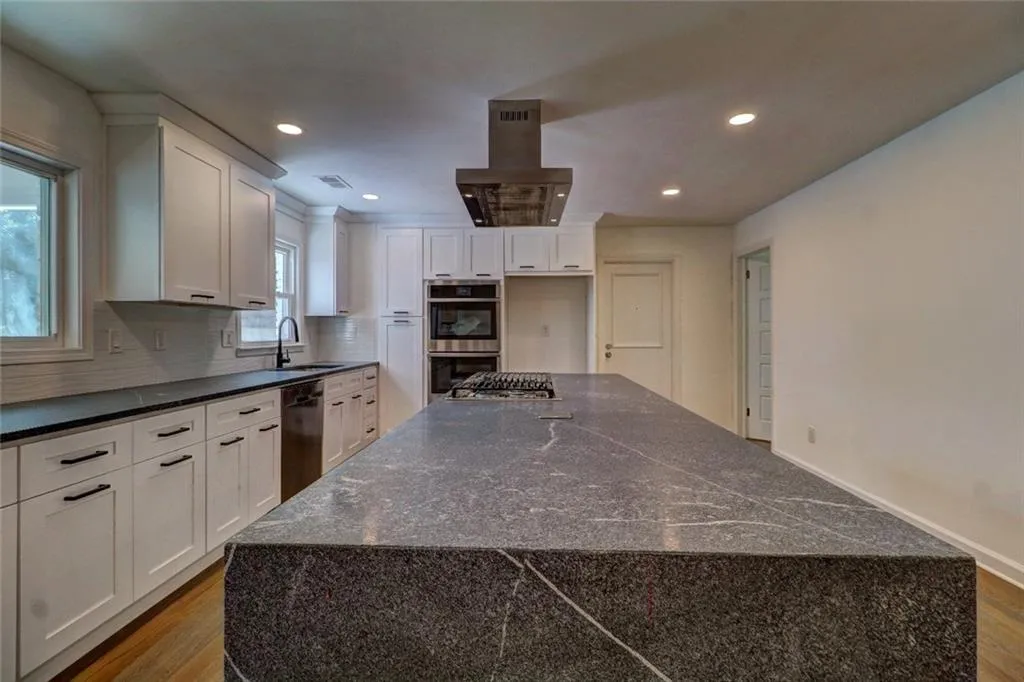 265 Beachland Drive, Sandy Springs, Georgia 30342, 4 Bedrooms Bedrooms, ,3 BathroomsBathrooms,Residential,Sold,265 Beachland Drive,6790131