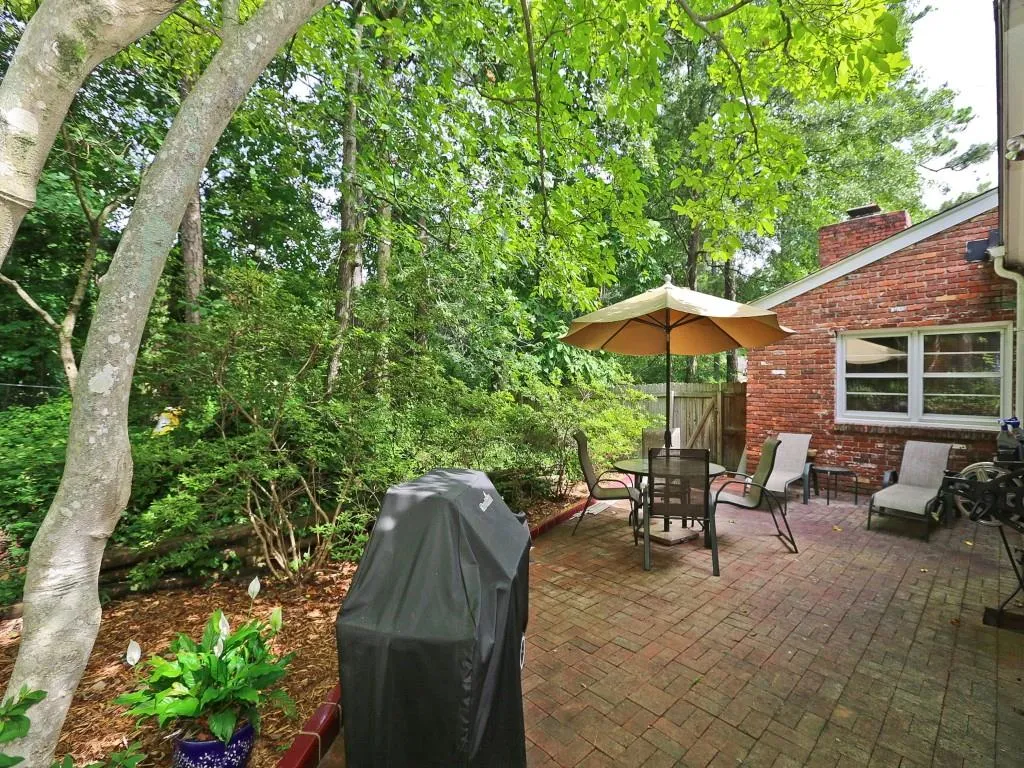 695 E Northway Lane, Atlanta, Georgia 30342, 3 Bedrooms Bedrooms, ,2 BathroomsBathrooms,Residential,Sold,695 E Northway Lane,5568920