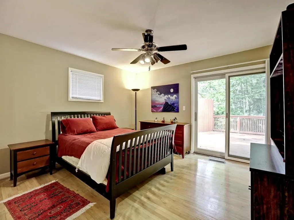 695 E Northway Lane, Atlanta, Georgia 30342, 3 Bedrooms Bedrooms, ,2 BathroomsBathrooms,Residential,Sold,695 E Northway Lane,5568920