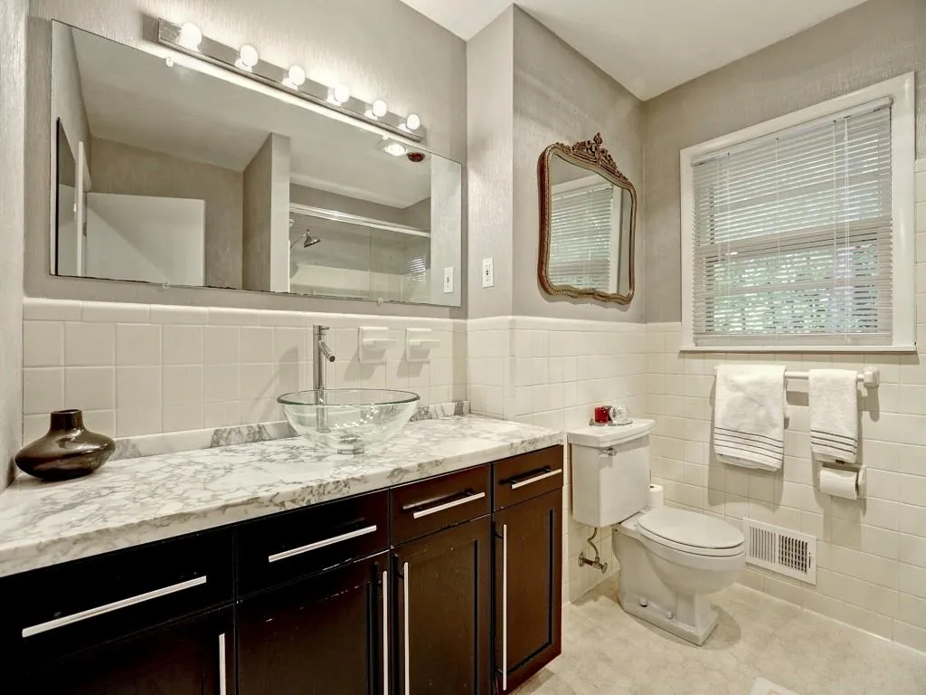 695 E Northway Lane, Atlanta, Georgia 30342, 3 Bedrooms Bedrooms, ,2 BathroomsBathrooms,Residential,Sold,695 E Northway Lane,5568920