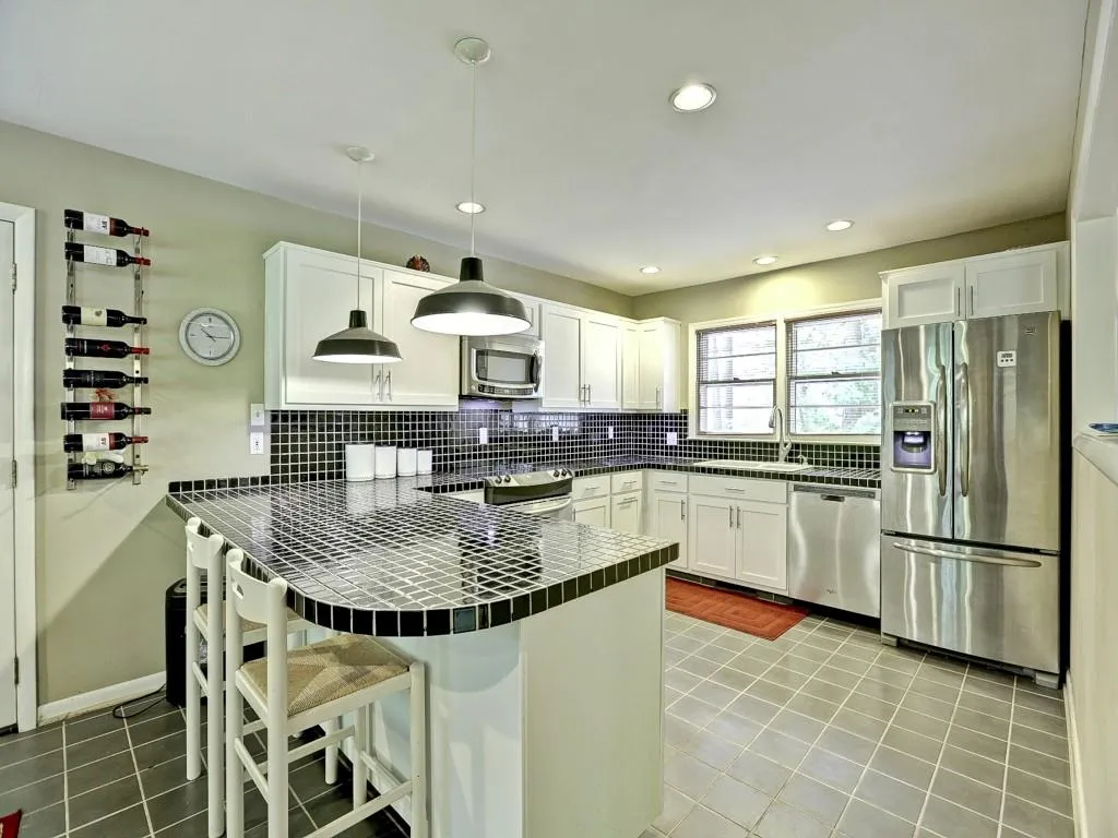 695 E Northway Lane, Atlanta, Georgia 30342, 3 Bedrooms Bedrooms, ,2 BathroomsBathrooms,Residential,Sold,695 E Northway Lane,5568920