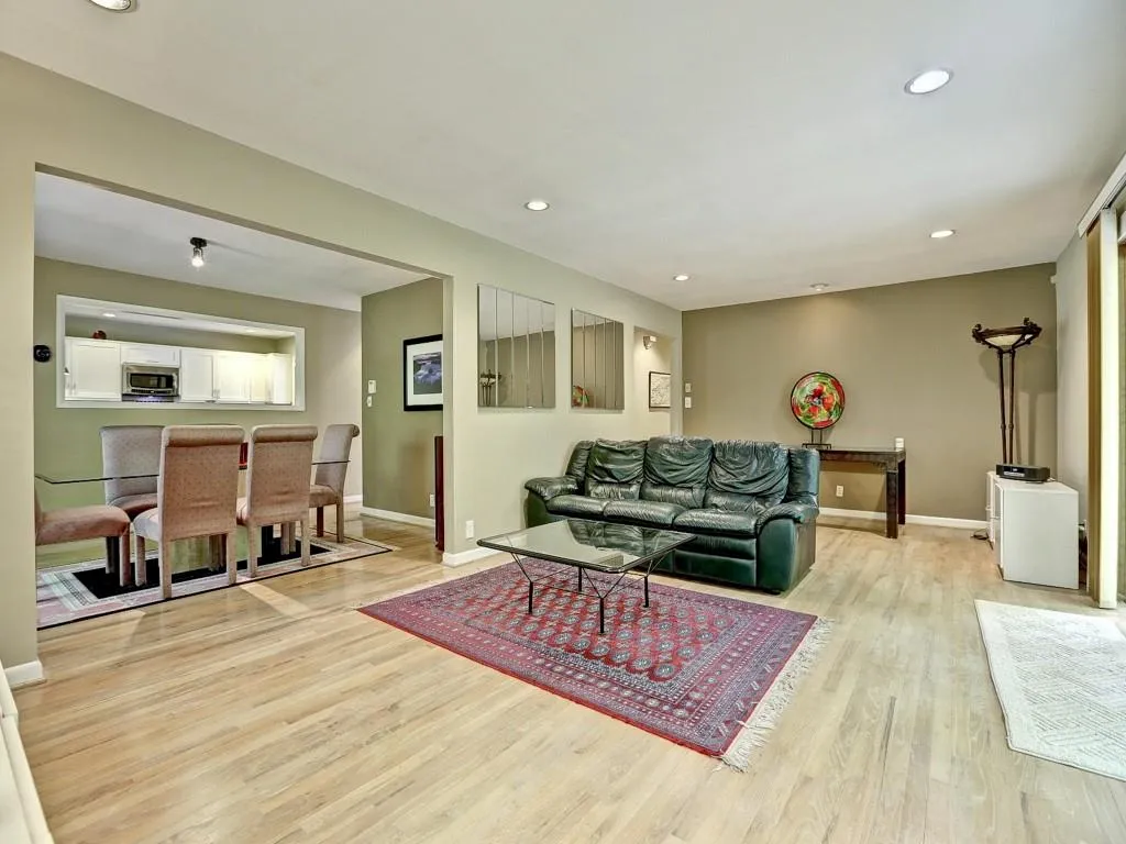 695 E Northway Lane, Atlanta, Georgia 30342, 3 Bedrooms Bedrooms, ,2 BathroomsBathrooms,Residential,Sold,695 E Northway Lane,5568920