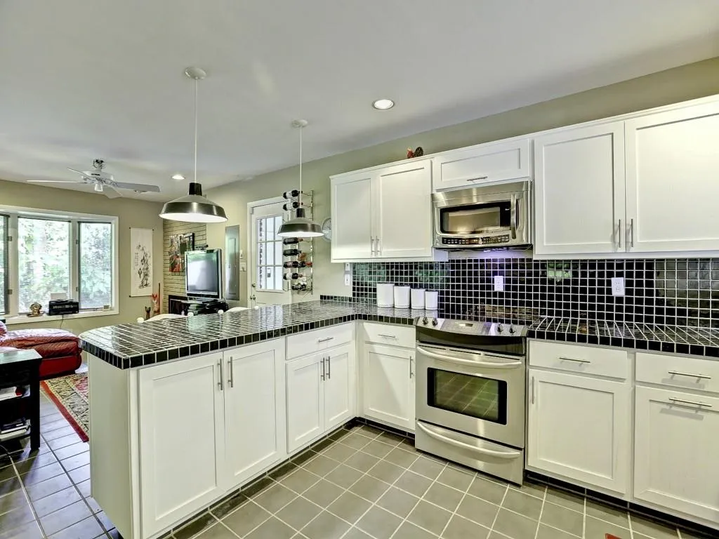 695 E Northway Lane, Atlanta, Georgia 30342, 3 Bedrooms Bedrooms, ,2 BathroomsBathrooms,Residential,Sold,695 E Northway Lane,5568920
