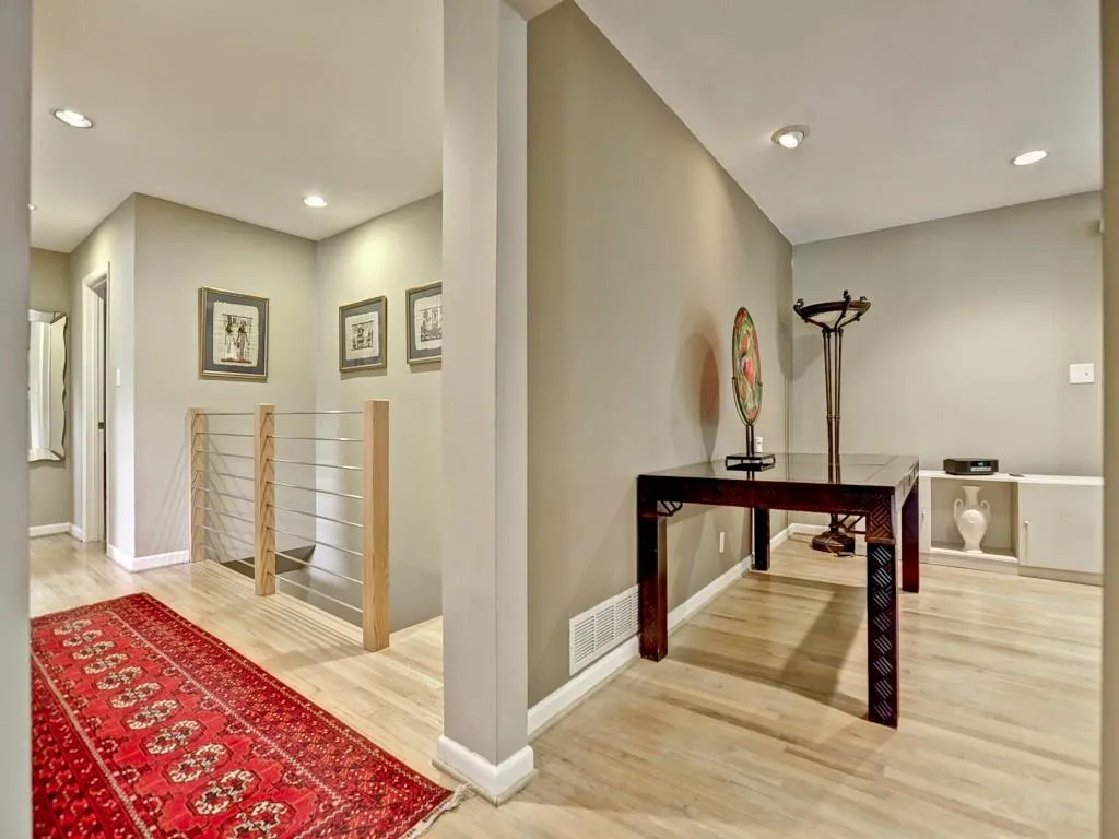 695 E Northway Lane, Atlanta, Georgia 30342, 3 Bedrooms Bedrooms, ,2 BathroomsBathrooms,Residential,Sold,695 E Northway Lane,5568920