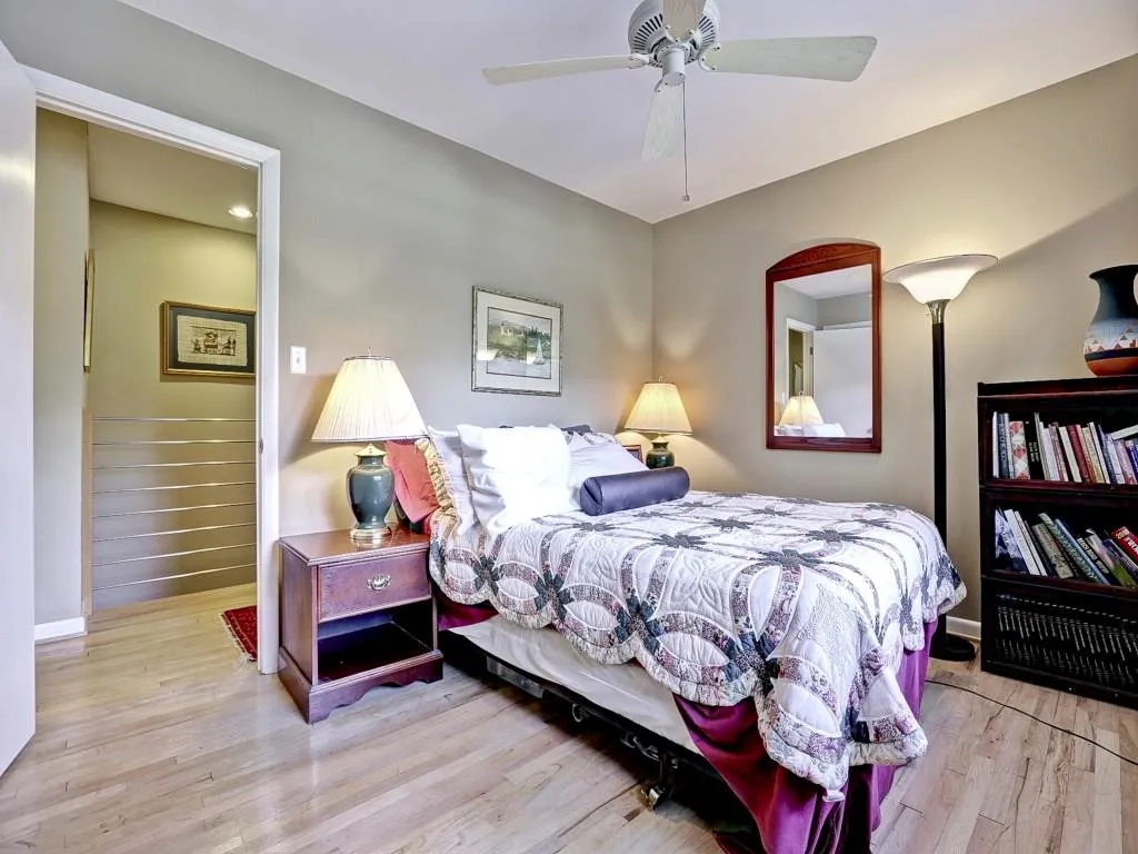 695 E Northway Lane, Atlanta, Georgia 30342, 3 Bedrooms Bedrooms, ,2 BathroomsBathrooms,Residential,Sold,695 E Northway Lane,5568920