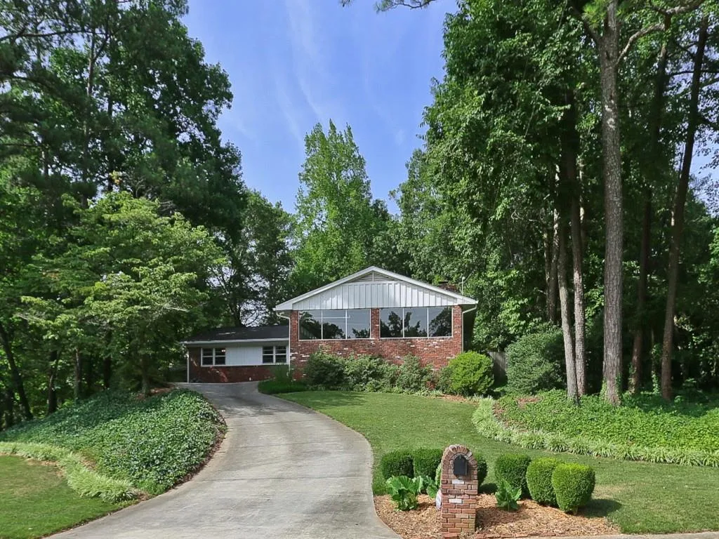 695 E Northway Lane, Atlanta, Georgia 30342, 3 Bedrooms Bedrooms, ,2 BathroomsBathrooms,Residential,Sold,695 E Northway Lane,5568920