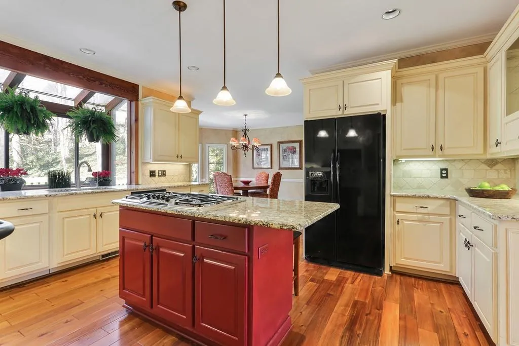 20 Cliffside Crossing, Sandy Springs, Georgia 30350, 5 Bedrooms Bedrooms, ,4 BathroomsBathrooms,Residential,Sold,20 Cliffside Crossing,6512862