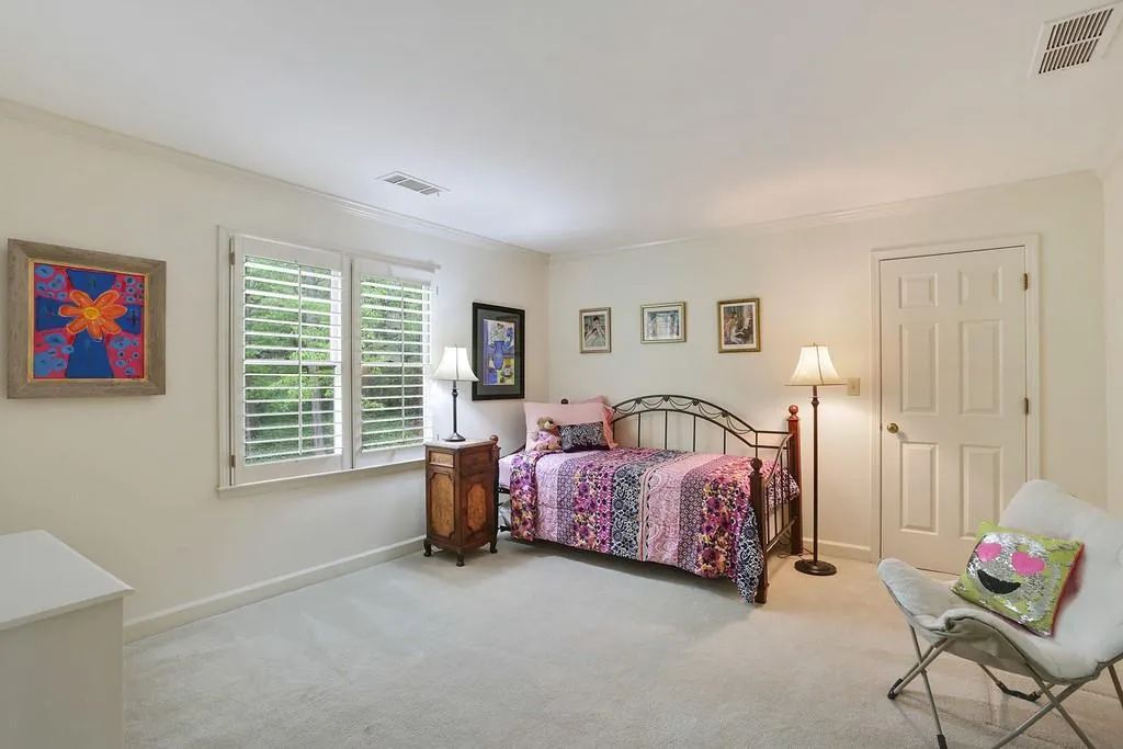 20 Cliffside Crossing, Sandy Springs, Georgia 30350, 5 Bedrooms Bedrooms, ,4 BathroomsBathrooms,Residential,Sold,20 Cliffside Crossing,6512862