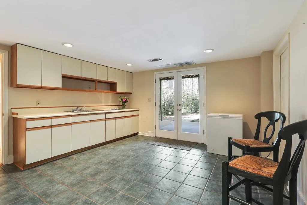 20 Cliffside Crossing, Sandy Springs, Georgia 30350, 5 Bedrooms Bedrooms, ,4 BathroomsBathrooms,Residential,Sold,20 Cliffside Crossing,6512862