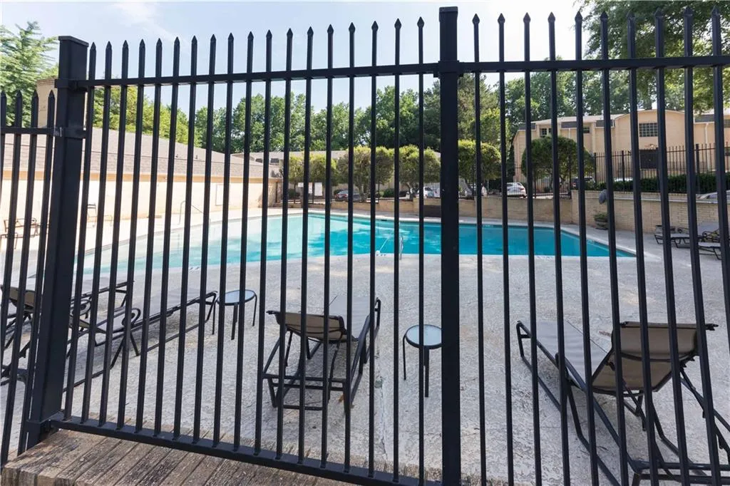 5400 Roswell Road Unit G4, Sandy Springs, Georgia 30342, 1 Bedroom Bedrooms, ,1 BathroomBathrooms,Residential,Sold,5400 Roswell Road Unit G4,7000032