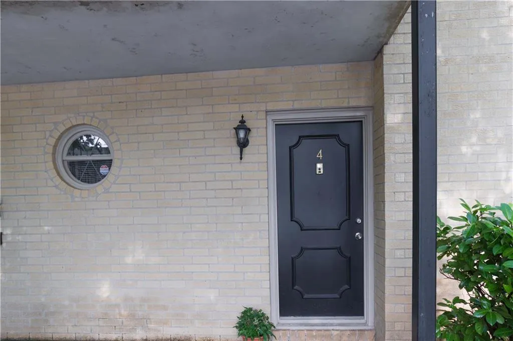5400 Roswell Road Unit G4, Sandy Springs, Georgia 30342, 1 Bedroom Bedrooms, ,1 BathroomBathrooms,Residential,Sold,5400 Roswell Road Unit G4,7000032