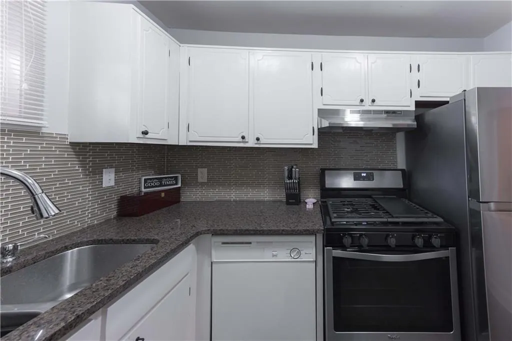 5400 Roswell Road Unit G4, Sandy Springs, Georgia 30342, 1 Bedroom Bedrooms, ,1 BathroomBathrooms,Residential,Sold,5400 Roswell Road Unit G4,7000032