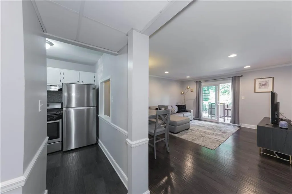 5400 Roswell Road Unit G4, Sandy Springs, Georgia 30342, 1 Bedroom Bedrooms, ,1 BathroomBathrooms,Residential,Sold,5400 Roswell Road Unit G4,7000032