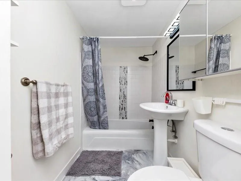 Full bath with shower / bath combination with curtain and toilet