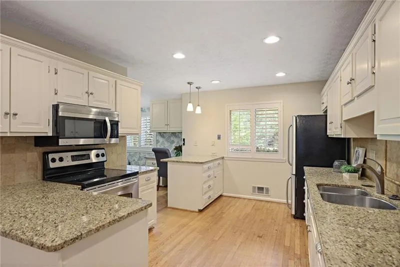 2792 Lansdowne Lane Se, Atlanta, Georgia 30339, 4 Bedrooms Bedrooms, ,3 BathroomsBathrooms,Residential,For Sale,2792 Lansdowne Lane Se,7666250