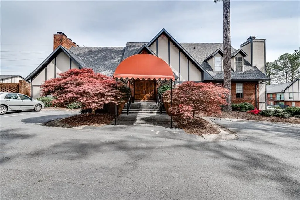 6851 Roswell Road Unit I23, Sandy Springs, Georgia 30328, 3 Bedrooms Bedrooms, ,2 BathroomsBathrooms,Residential,Sold,6851 Roswell Road Unit I23,6586340