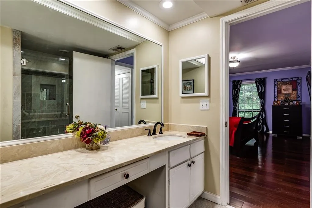 6851 Roswell Road Unit I23, Sandy Springs, Georgia 30328, 3 Bedrooms Bedrooms, ,2 BathroomsBathrooms,Residential,Sold,6851 Roswell Road Unit I23,6586340