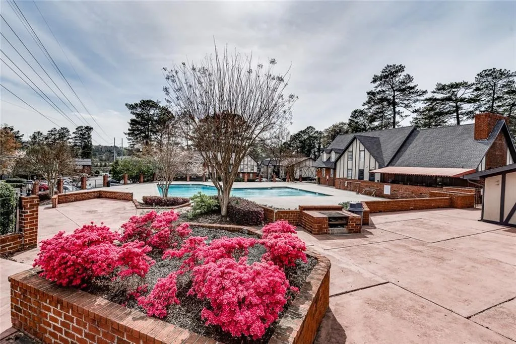 6851 Roswell Road Unit I23, Sandy Springs, Georgia 30328, 3 Bedrooms Bedrooms, ,2 BathroomsBathrooms,Residential,Sold,6851 Roswell Road Unit I23,6586340