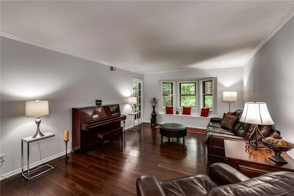6851 Roswell Road Unit I23, Sandy Springs, Georgia 30328, 3 Bedrooms Bedrooms, ,2 BathroomsBathrooms,Residential,Sold,6851 Roswell Road Unit I23,6586340