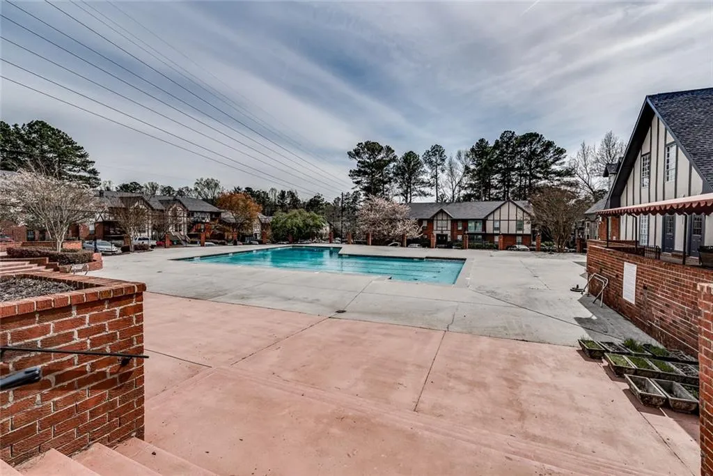 6851 Roswell Road Unit I23, Sandy Springs, Georgia 30328, 3 Bedrooms Bedrooms, ,2 BathroomsBathrooms,Residential,Sold,6851 Roswell Road Unit I23,6586340
