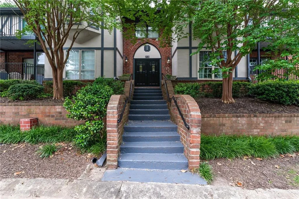 6851 Roswell Road Unit I23, Sandy Springs, Georgia 30328, 3 Bedrooms Bedrooms, ,2 BathroomsBathrooms,Residential,Sold,6851 Roswell Road Unit I23,6586340
