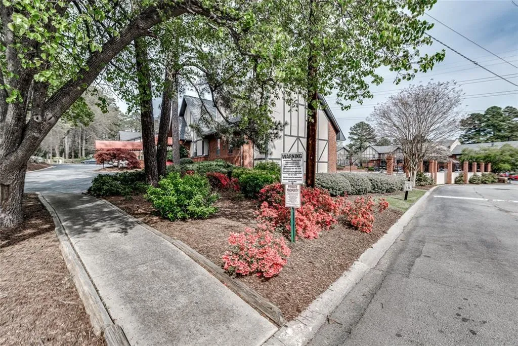 6851 Roswell Road Unit I23, Sandy Springs, Georgia 30328, 3 Bedrooms Bedrooms, ,2 BathroomsBathrooms,Residential,Sold,6851 Roswell Road Unit I23,6586340