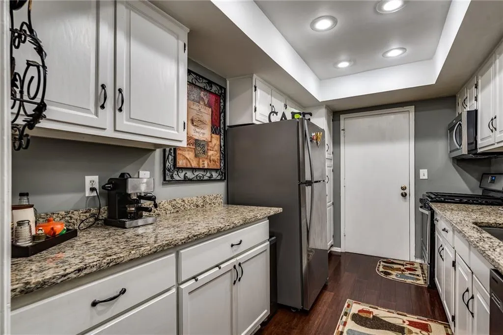 6851 Roswell Road Unit I23, Sandy Springs, Georgia 30328, 3 Bedrooms Bedrooms, ,2 BathroomsBathrooms,Residential,Sold,6851 Roswell Road Unit I23,6586340